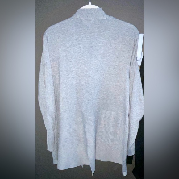 2 XL CARDIGANS - Picture 4 of 11